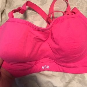 VICTORIAS SECRET PADDED SPORTS BRA